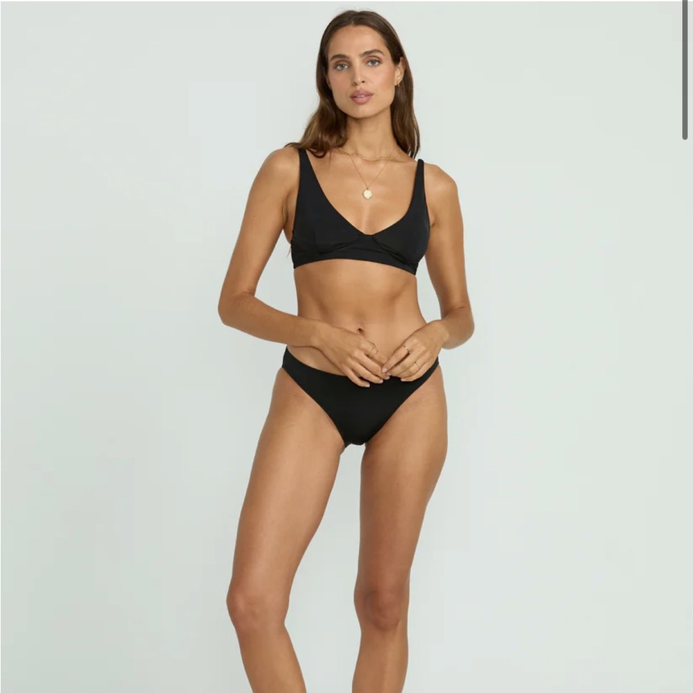 ⭐️ NWT Billabong Bikini